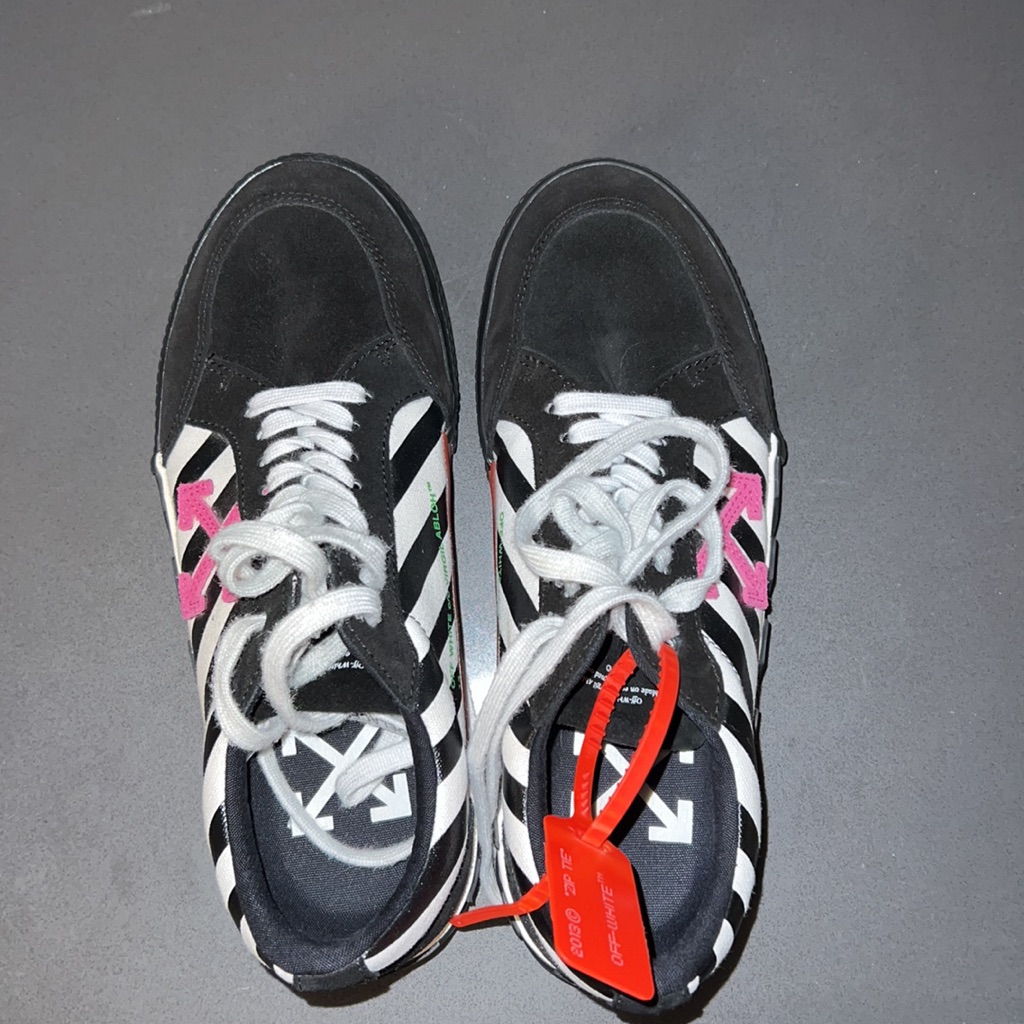 Off-White, Size 9 (42eu), Black And White With Purple Arrows